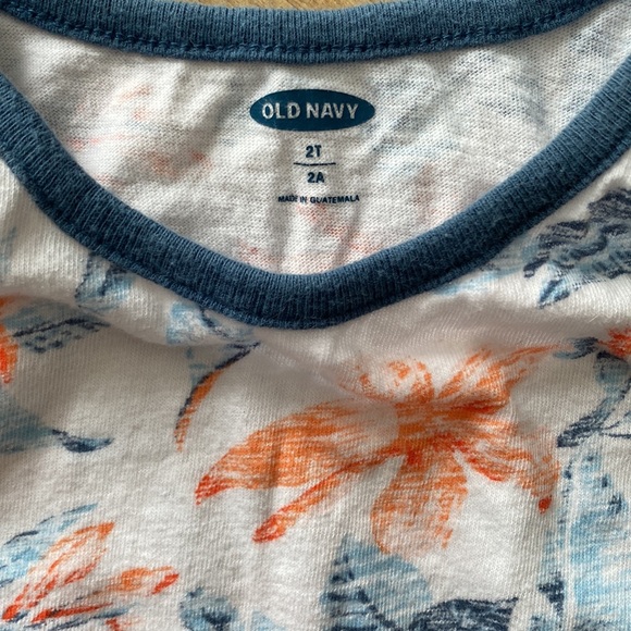 3/$10 🌺Old Navy Hawaiian Flower Tank Top in Size 2T. - Picture 4 of 4
